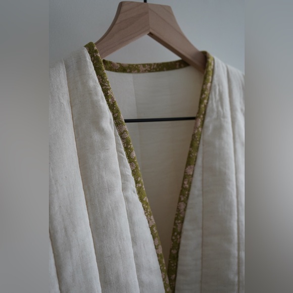 Handmade Elegant Cream Quilted Jacket - Picture 6 of 9